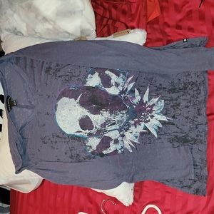 Rock and Republic Long Sleeve Skulls with Feather Long Sleeve Shirt Size Small
